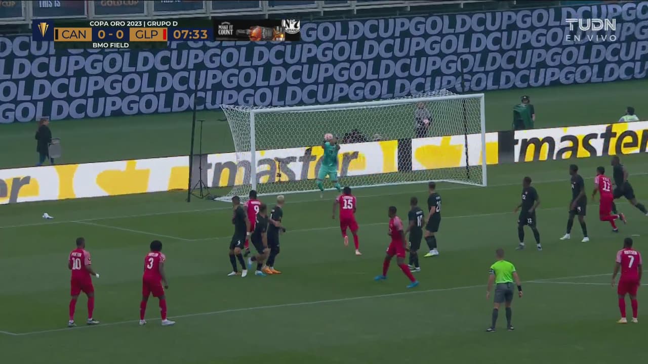 Zapatazo de Gravillon que controla sin problemas Borjan