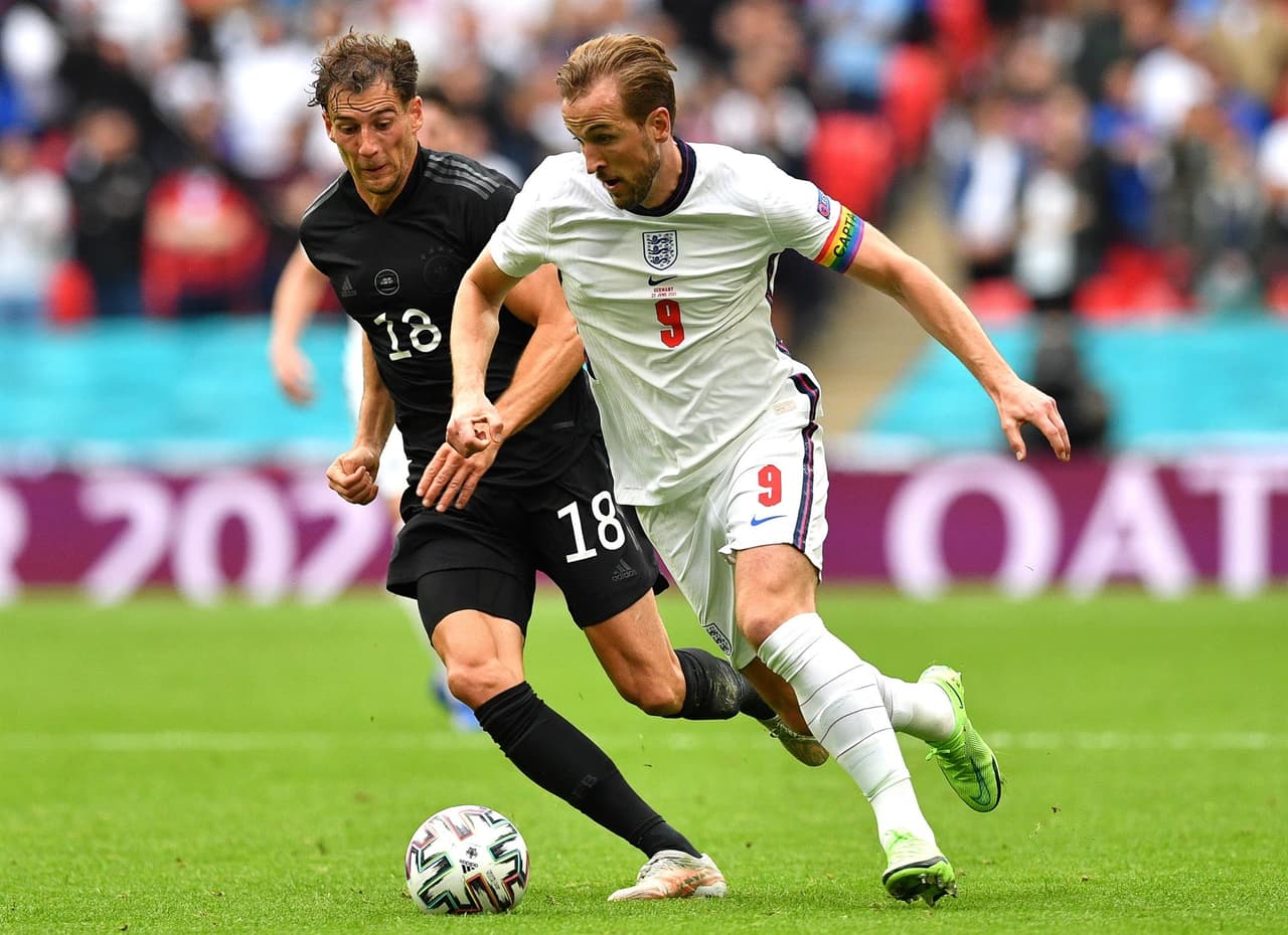 Inglaterra derrota a Alemania 2-0 y califica sin problema a Cuartos de Final. Con anotaciones de Sterling y Kane, los 'Tres Leones' dejan fuera a los alemanes y los mandan a casa. El inglés Jack Grealish fue clave para las anotaciones.
