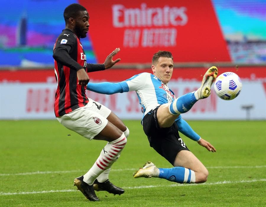 Matteo Politano dejó atrás al arquero Gianluigi Donnarumma y anotó el único tanto del encuentro entre el Napoli y AC Milán, llevándose la victoria y los tres puntos como visitante, dejando el marcador 1-0 en San Siro. El mexicano Hirving Lozano no fue convocado para este encuentro.