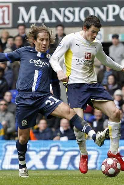 La trigésima jornada de la Liga Premier de Inglaterra dejó a los equipos de arriba en una cerrada lucha por el liderato.