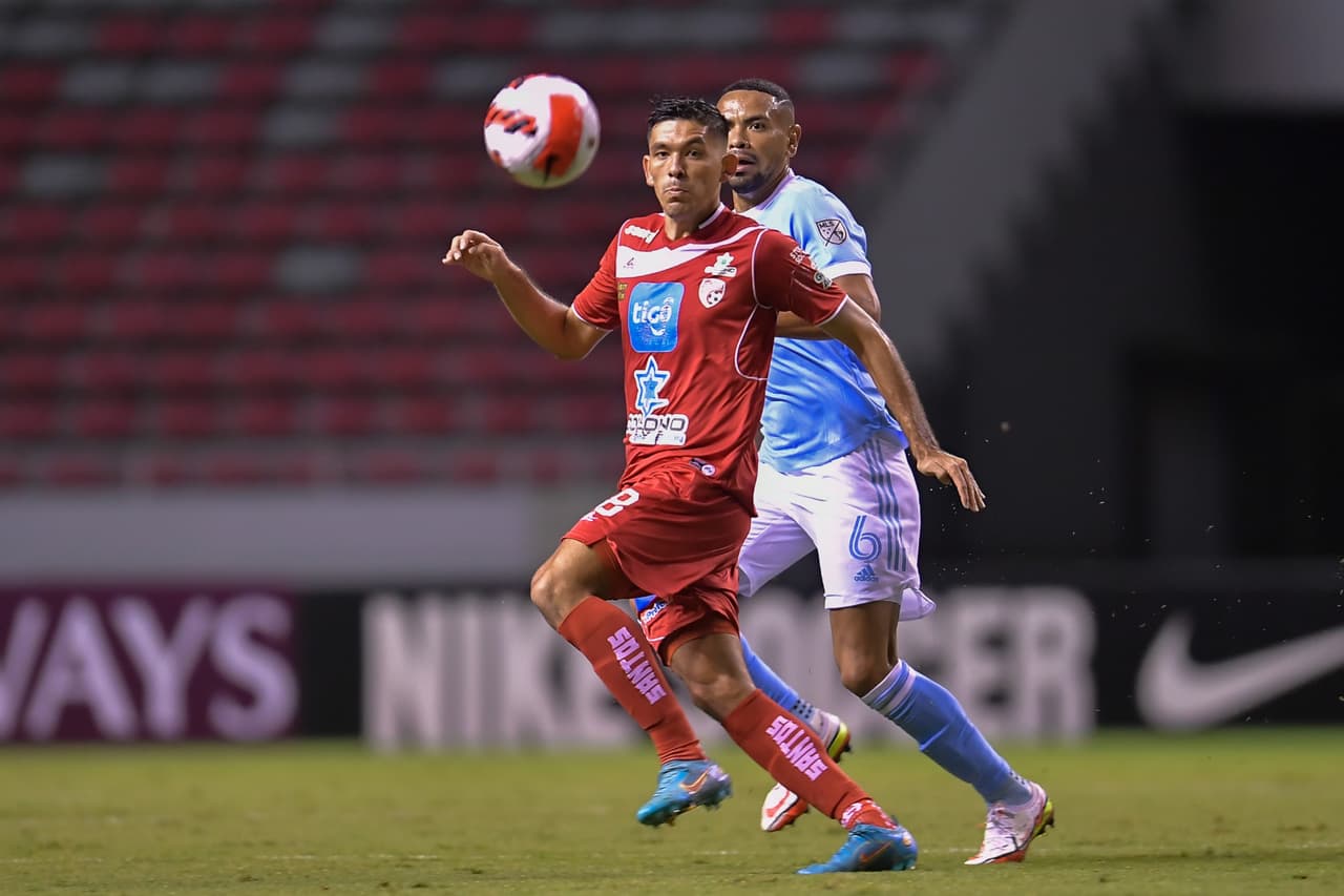 El héroe de la noche se llama Valentin Castellanos ya que con su asombroso doblete el New York FC logró vencer 0-2 a los Santos Guapiles en Costa Rica.