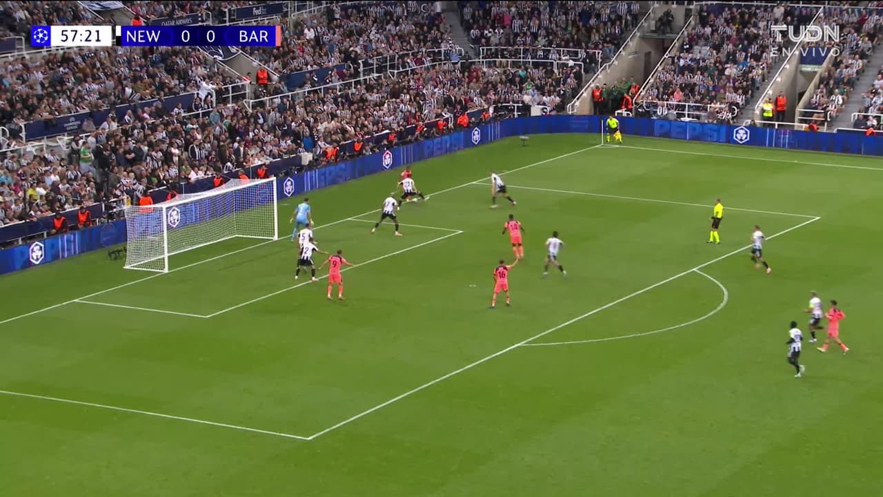 ¡GOL!  anota para FC Barcelona. Marcus Rashford