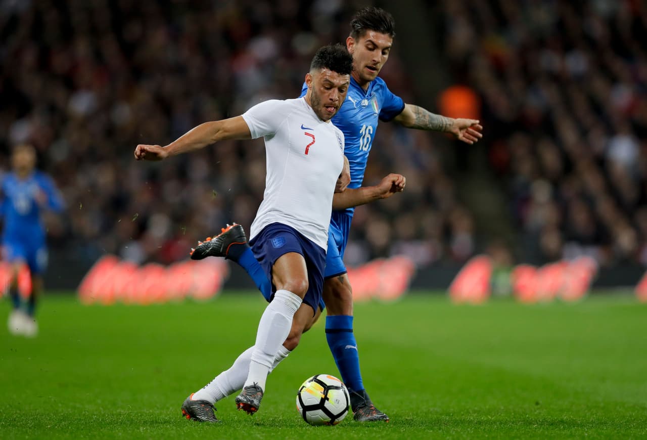 Los ingleses llegaban de superar a Holanda por 1-0 mientras que Italia perdió por 2-0 con los argentinos.