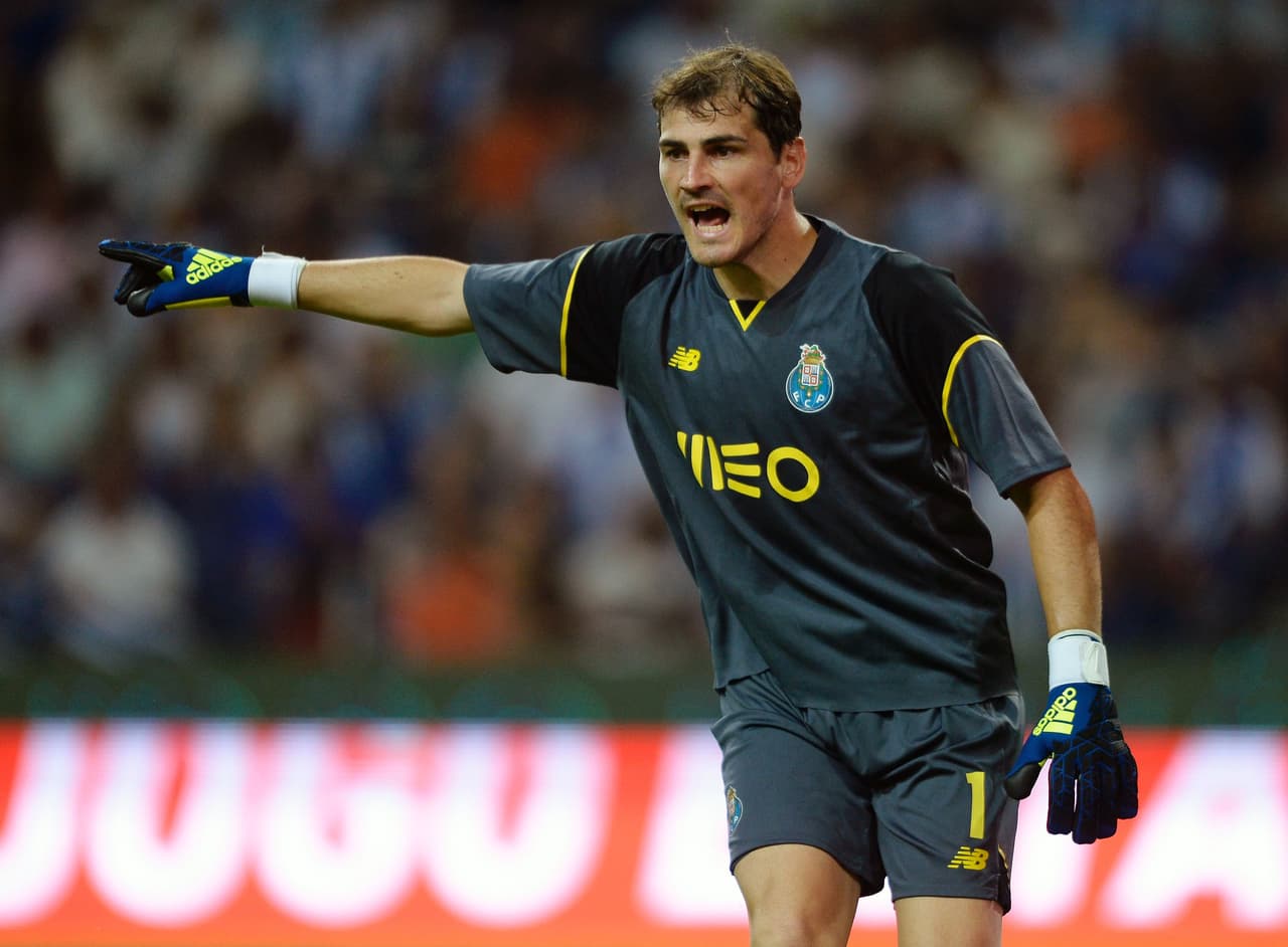 FC Porto's Spanish goalkeeper Iker Casillas gestures during a friendly football match against Villareal at the Dragao stadium in Porto, on August 6, 2016. / AFP / MIGUEL RIOPA (Photo credit should read MIGUEL RIOPA/AFP/Getty Images)