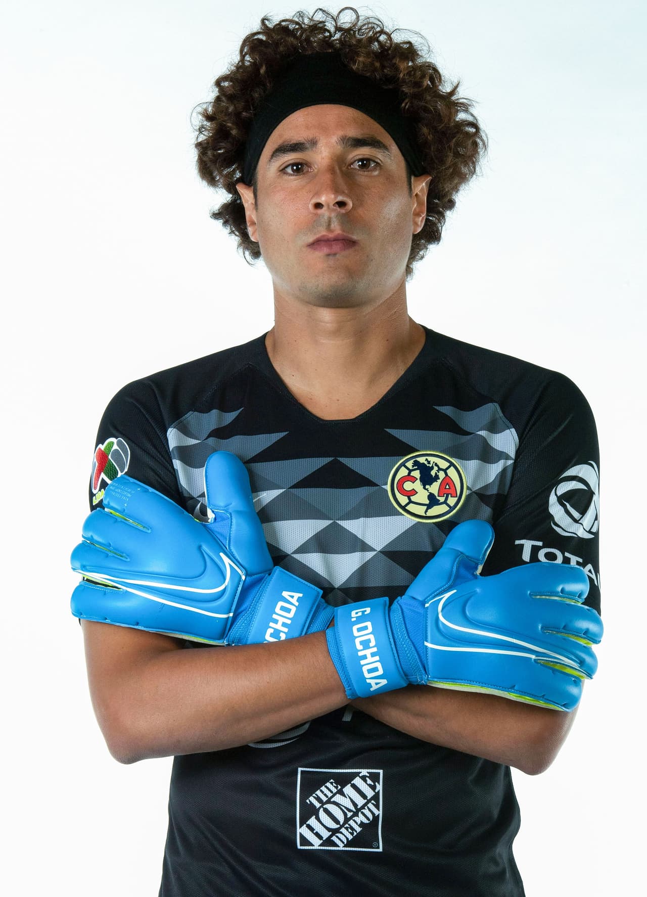 Así luce el guardameta ya con su indumentaria preparada para ocuparla durante los encuentros.