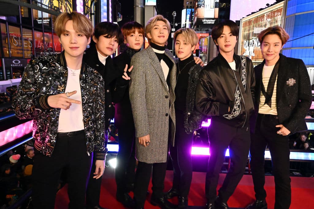 La banda de K-Pop BTS, se llevó a casa cuatro premios.