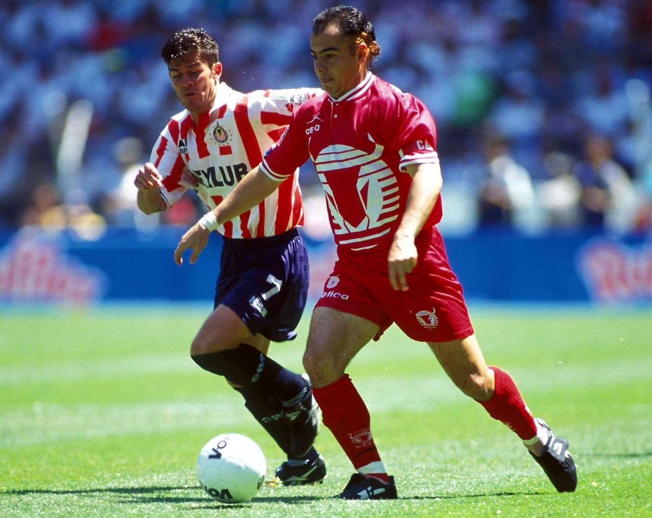 Su único título en el fútbol mexicano llegó en el Verano 97 con las Chivas, en una final que es recordada por la goliza propinada a los coloridos Toros Neza.