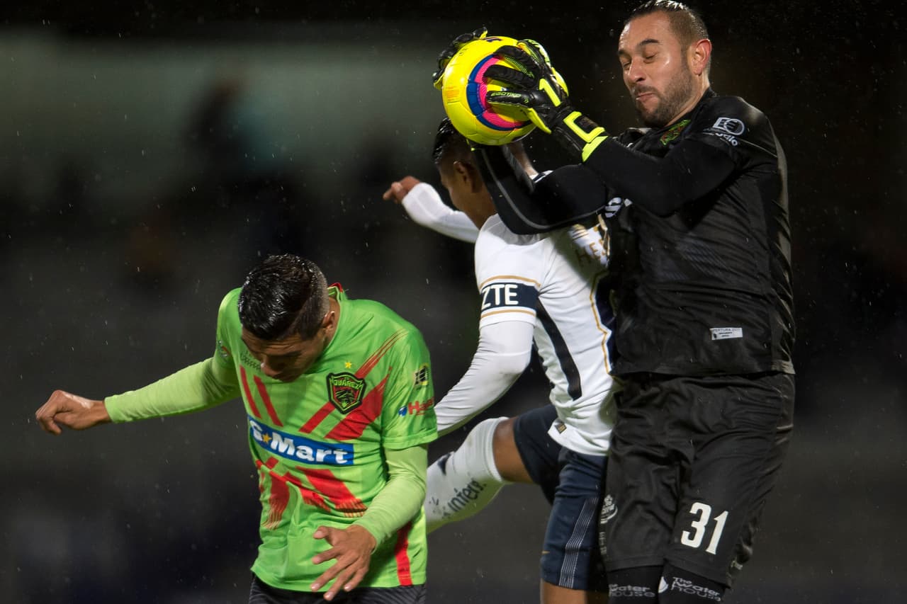 Los visitantes aguantaron al máximo las arremetidas locales, a pesar de que el equipo felino no presentó su titular.
