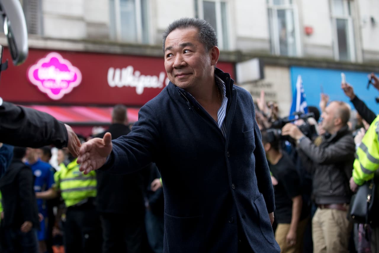 El empresario tailandés saludó a varios fanáticos de mano y aceptó con gusto las felicitaciones por lo realizado en tan corto tiempo por los Zorros.