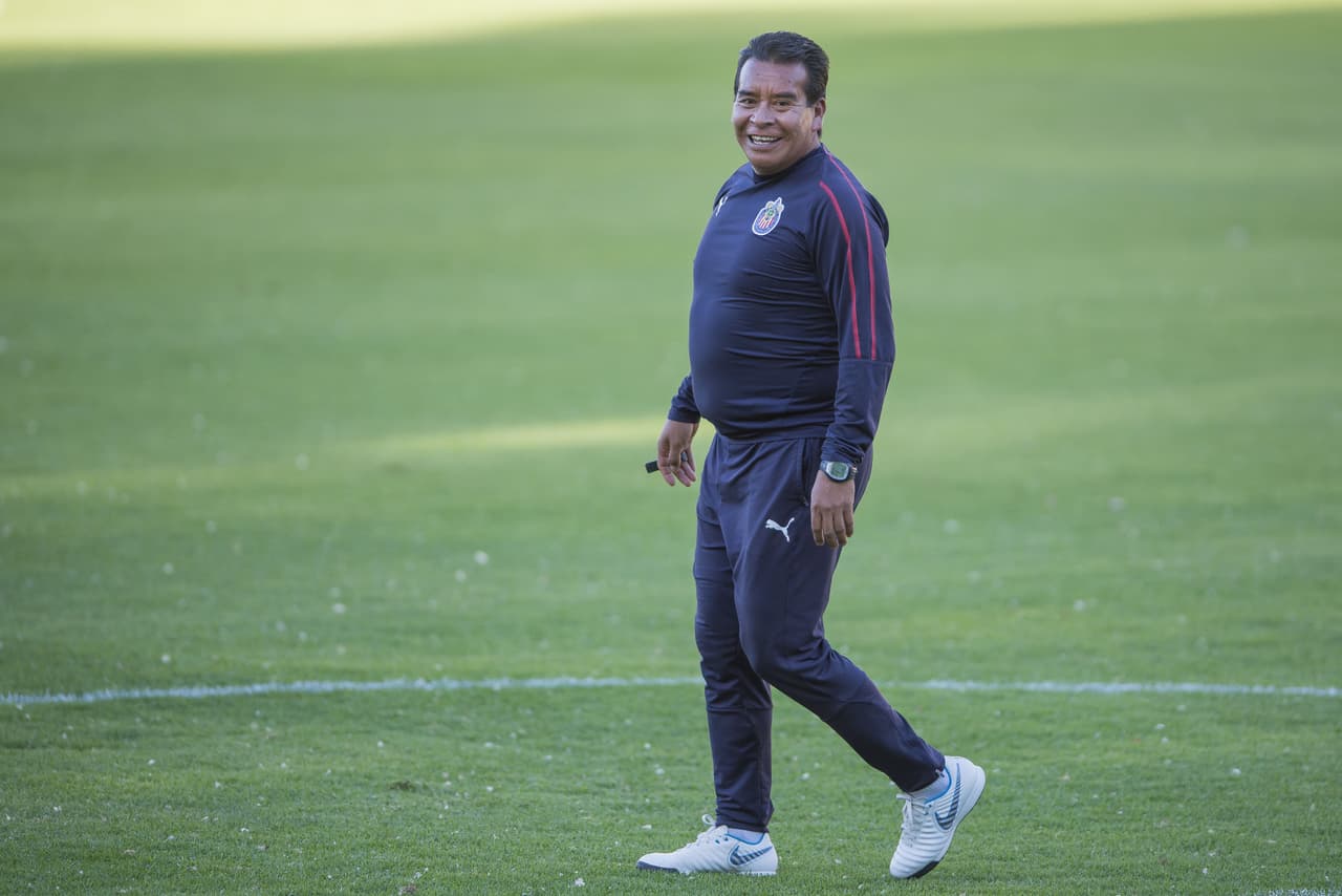 Chivas de Guadalajara mantiene su ritmo de entrenamiento tras la salida del paraguayo José Saturnino Cardozo de la dirección técnica, de la que quedó encargado Alberto Coyote de forma interina para pelear en el Clausura 2019 de la Liga MX.