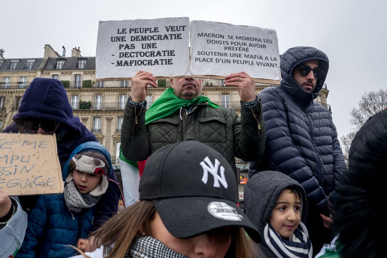A casi 70 años de la muerte de Camus,
<b>Francia </b>y
<b>Argelia </b>aún mantienen relaciones tensas, pues
<b>los argelinos acusan que los presidentes franceses intervienen para mal en la política argelina.</b>