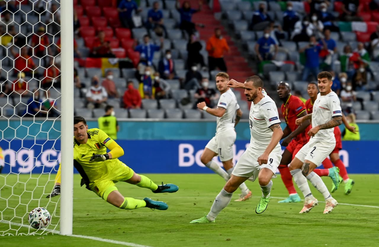 Con una extraordinaria primera parte, Italia consiguió tomar ventaja de dos goles y aunque Lukaku puso a Bélgica en el partido, los de Mancini supieron aguantar el marcador y meterse entre los cuatro mejores del torneo de naciones de la UEFA.