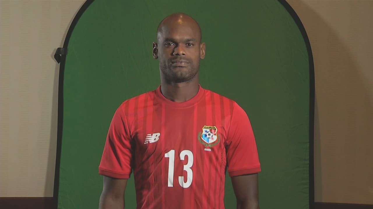 Adolfo Machado: Ordenó a sus compañeros, no se cansó nunca, quitó muchos balones, no dejó que la media cancha de México creciera. Calificación: 8.