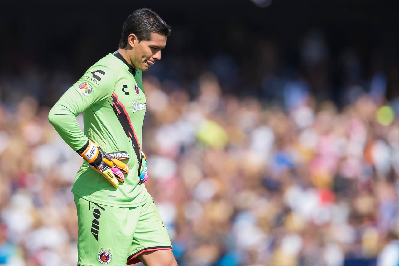 Edgar Meliton.- El portero del Veracruz volvió a hacer de las suyas, ya que se vio impreciso en las salidas, provocando en varias ocasiones que el equipo rival se aprovechara de eso para sacar ventaja en el marcador, aunque su equipo reaccionó para lograr el empate 2-2 en el Omnilife.