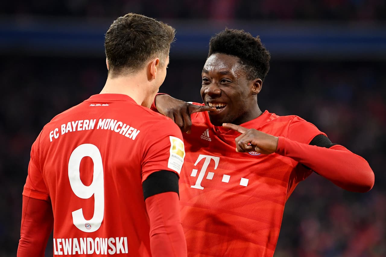Gnabry (25’) abrió el marcador y Srbeny (44’) empató el partido. Lewandowski apareció para darle vuelta, pero Michel (75’) lo volvería a igualar. Al 88’ Lewandowski anotó el tercero que le dio la victoria a los de casa.