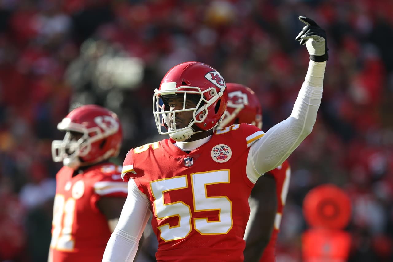 San Francisco 49ers canjean por la estrella Dee Ford, quien jugaba para los Kansas City Chiefs.