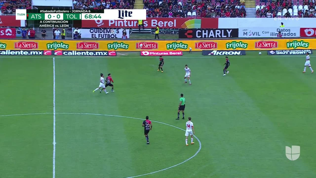 ¡TIRO ATAJADO! disparo por Jordy Caicedo.