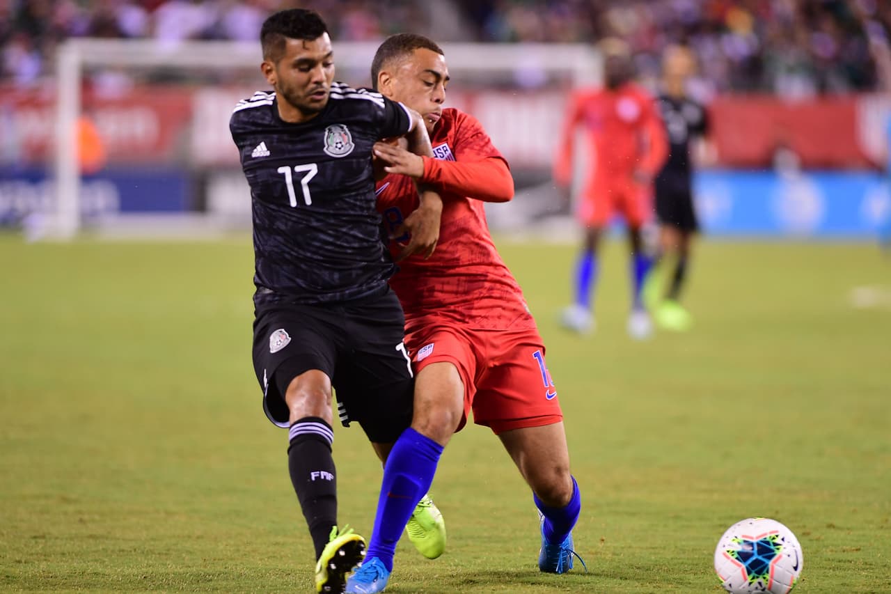 Con goles de Chicharito Hernández, Érick Gutiérrez y Uriel Antuna, México vence 3-0 al equipo de las barras y las estrellas; Orozco atajó un penal.