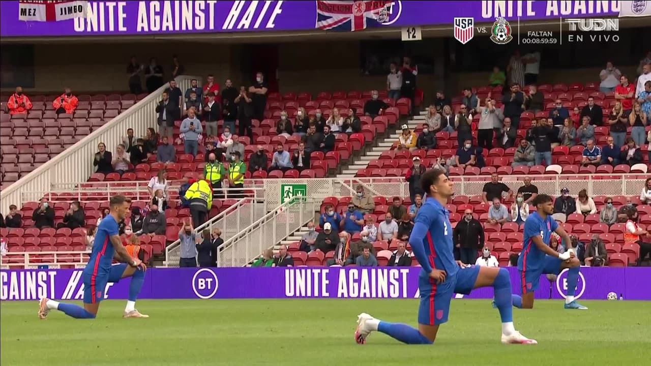 Arranca el partido y la pelota está en juego.