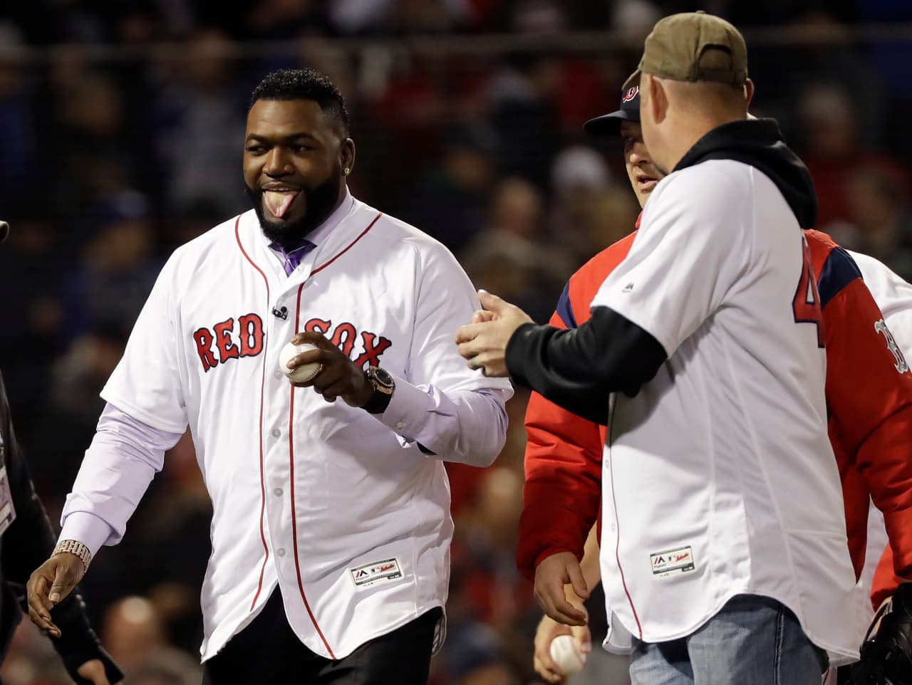 Así, el “Big Papi” estaba con la guardia baja incluso en lugares concurridos, como el Dial Bar and Lounge, donde la élite de los negocios y los espectáculos en República Dominicana puede mezclarse con figuras opacas, en un país donde suelen amasarse fortunas mediante el narcotráfico y lavado de dinero.