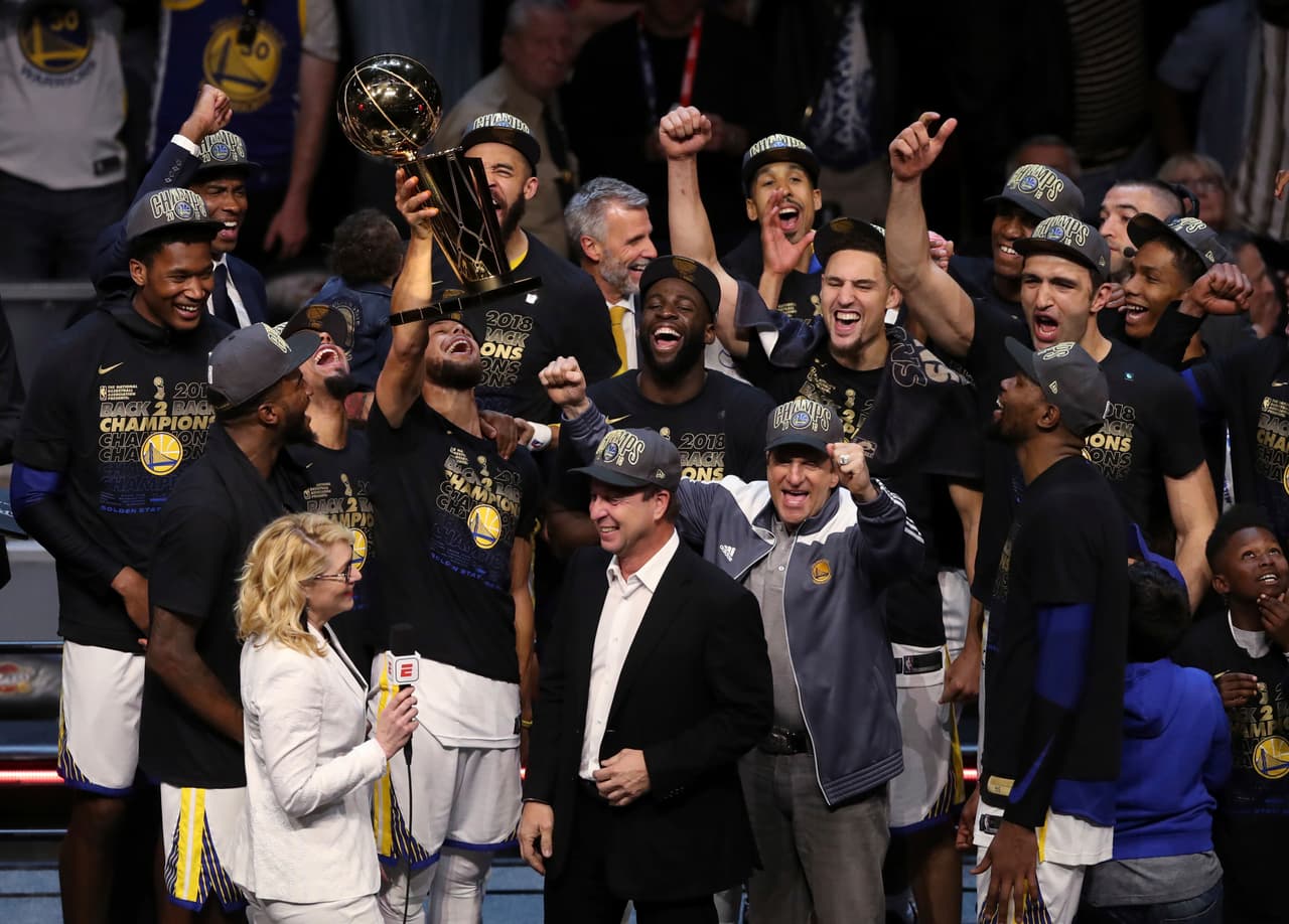 Golden State Warriors fueron de nuevo campeones de Conferencia Oeste por cuarta vez consecutiva y también repitieron por segunda vez seguida en la NBA, de nuevo contra Cavaliers.