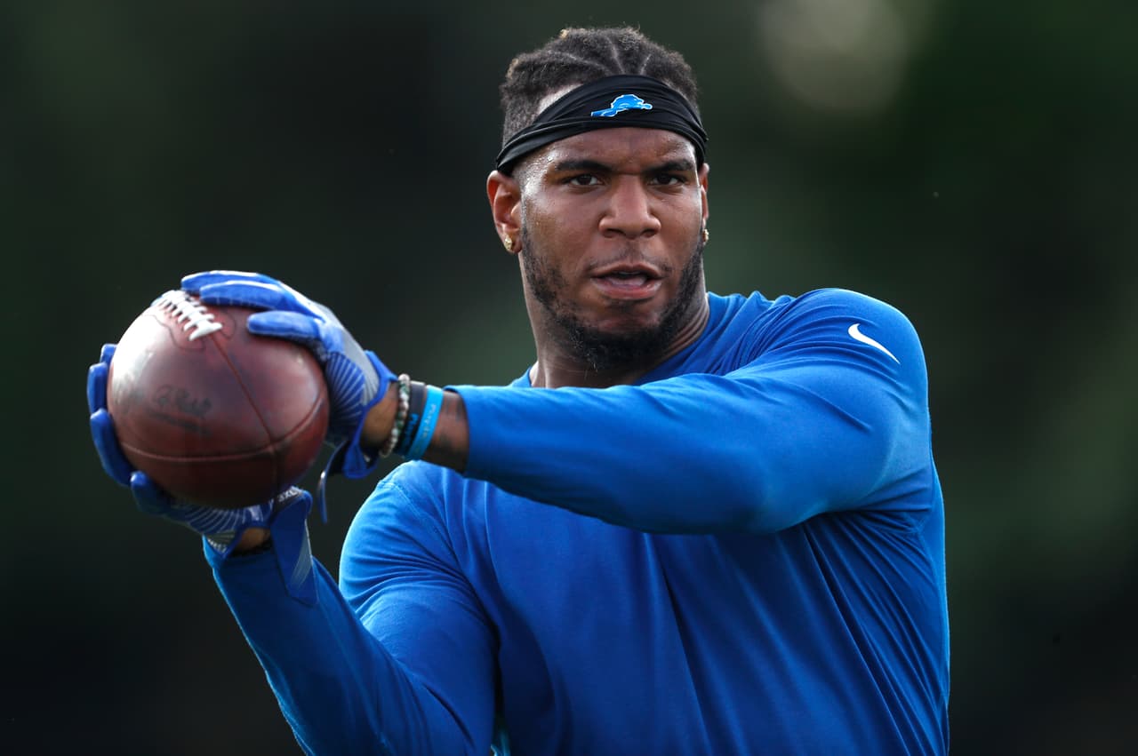 Eric Ebron, ala cerrada de los Detroit Lions, se lesionó en los entrenamientos