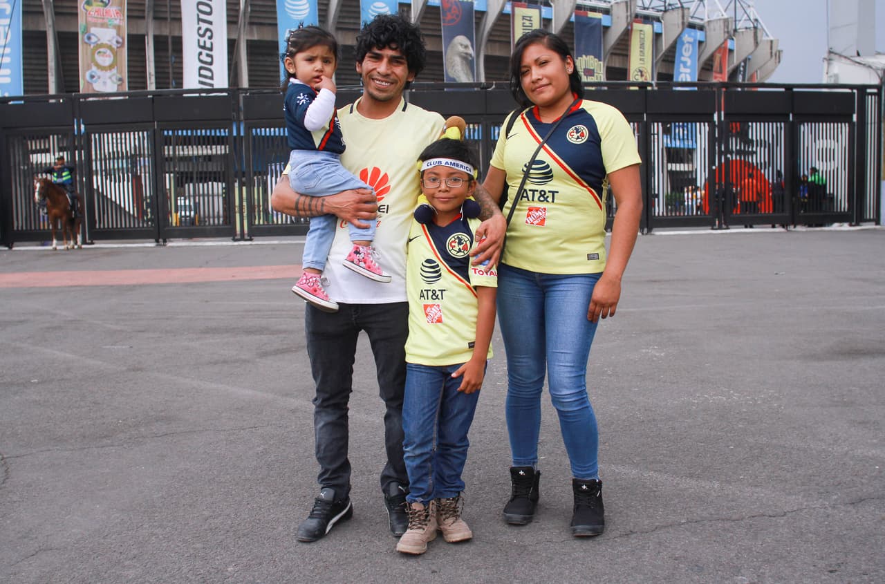 La alegría y el colorido fueron los invitados en la fiesta de los fanáticos de América y Santos por la Jornada 16 del Clausura 2019 en el estadio Azteca.