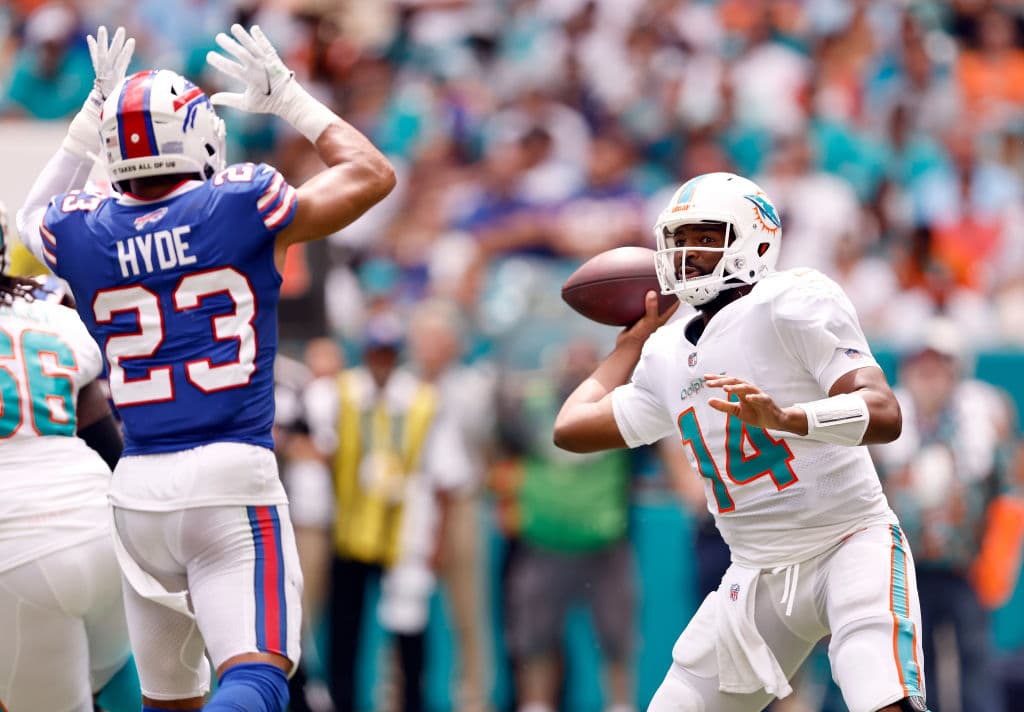 Los Buffalo Bills no tienen piedad sobre los Miami Dolphins, dejándolos 35-0 en esta segunda fecha de la NFL y poniéndose 1-1. Una aplastante victoria para los de Búfalo.