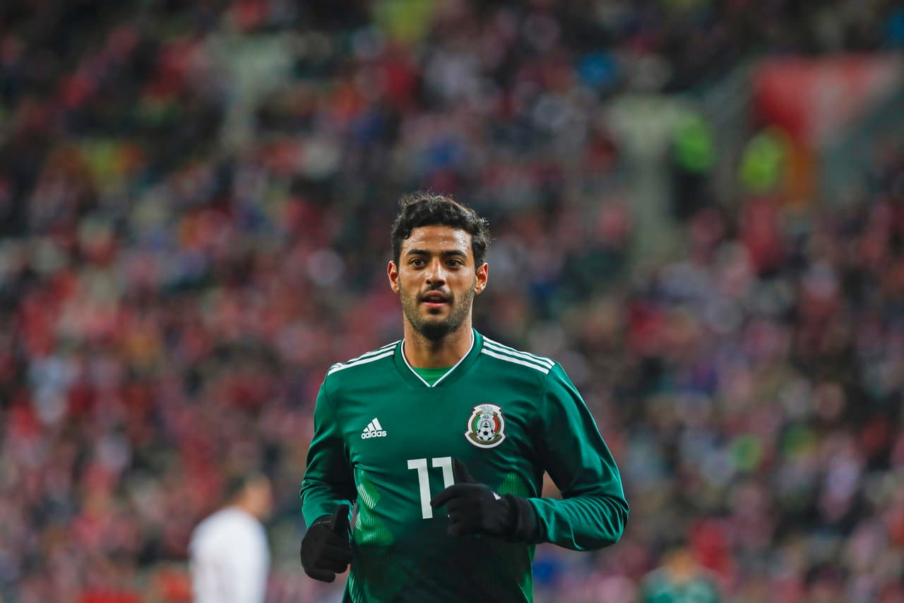 Carlos Vela es una incógnita total. Jugó pocos minutos en los últimos meses con la Real Sociedad y su paso al Los Angeles Fútbol Club genera más dudas que seguridades. Así que, Osorio lo quiere con movimiento a la de ya. Igual que Giovani y Jonathan, le dará el tiempo que pueda.