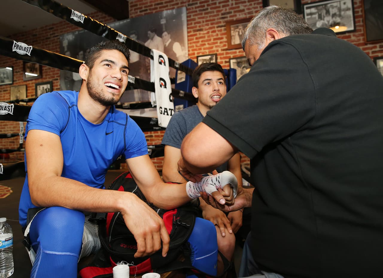 Oscar Valdez, Gilberto 'Zurdo' Ramírez y Evgeny Gradovich echan lumbre y están listos para sus combates del próximo 9 de abril en Las Vegas.