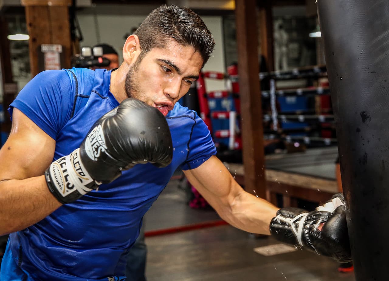 Oscar Valdez, Gilberto 'Zurdo' Ramírez y Evgeny Gradovich echan lumbre y están listos para sus combates del próximo 9 de abril en Las Vegas.