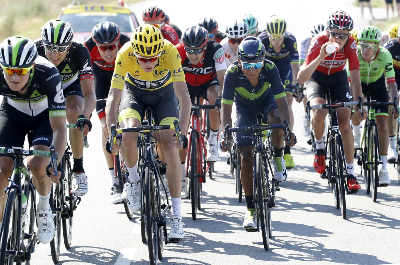 Su gran rival, el colombiano Nairo Quintana del Movistar (que es como un Real Madrid), estuvo lejos de sus propias expectativas y se vio afectado por la lesión de uno de sus compañeros, el español Alejandro Valverde.