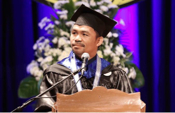 Manny Pacquiao presume su licenciatura en Ciencias Políticas
