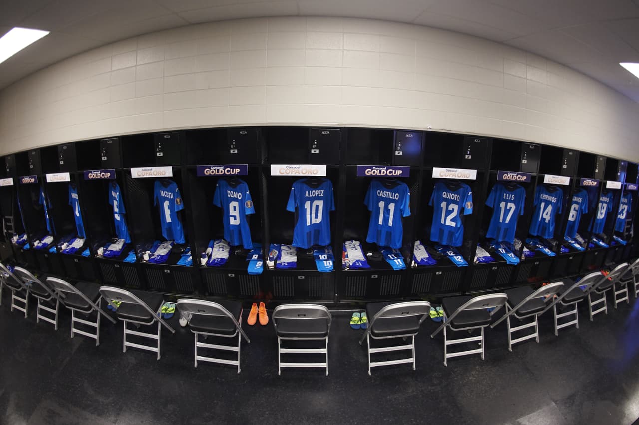 Honduras preseentaría a su mejor cuadro y así se veían las indumentarias.