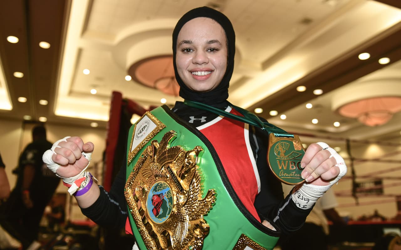 Amaiya Zafar, la primera boxeadora musulmana amateur que compite con hiyab