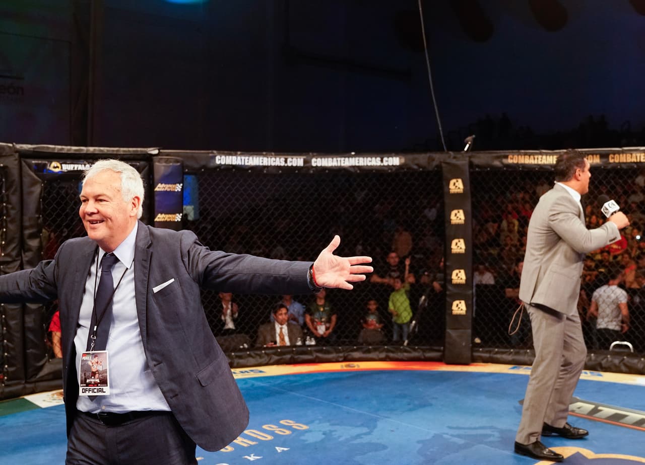 La fiesta del Combate Américas en el Gimnasio Nuevo León de Monterrey tuvo como protagonistas a la intensidad de las artes marciales mixtas y al luchador Alberto del Río.
