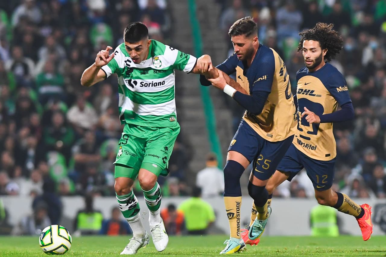 Santos Laguna logró un triunfo contundente ante unos Pumas que dejaron más dudas que certezas.