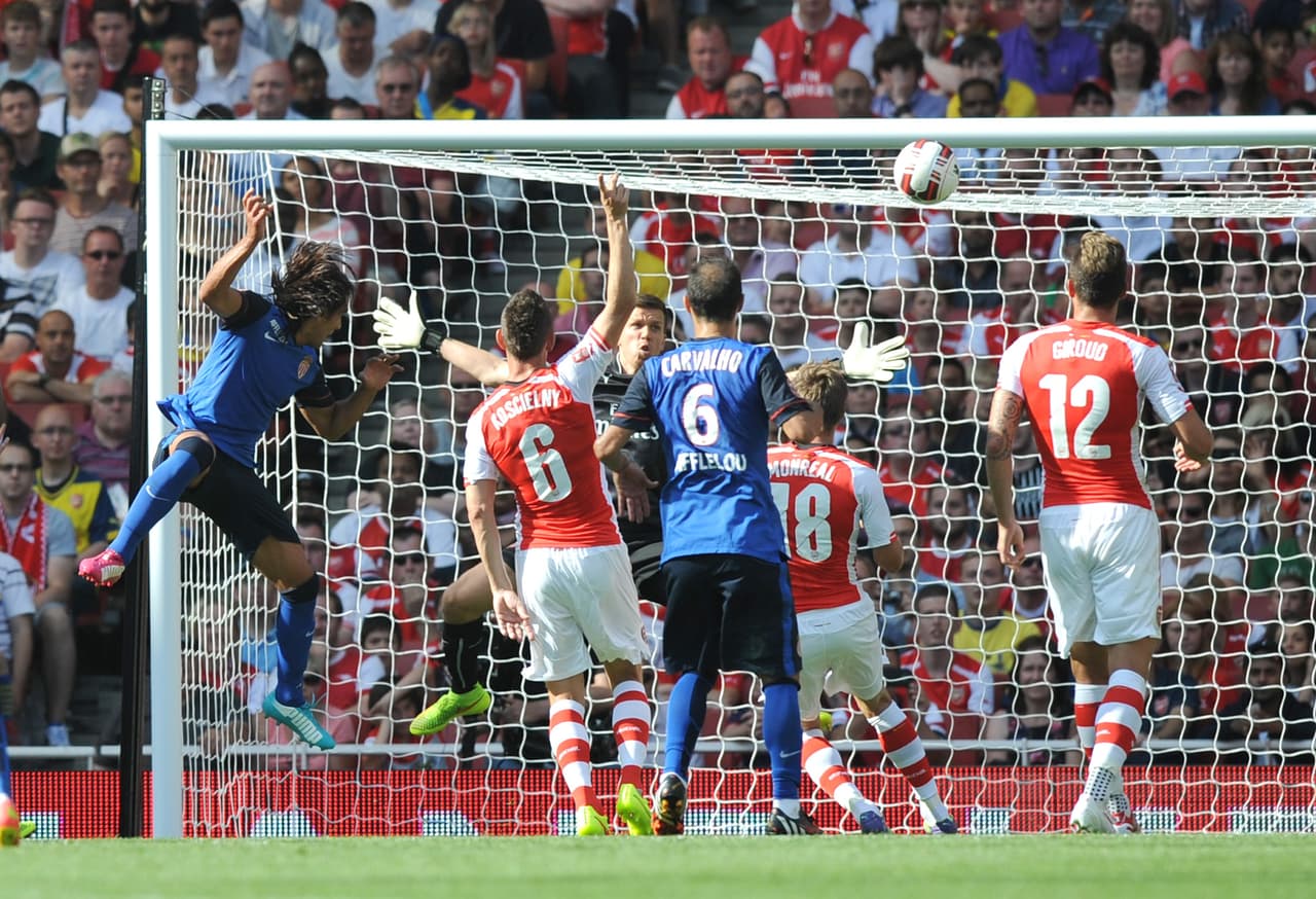 Antes de llegar a la Premier League, Falcao le marcó en agosto de 2014 al Arsenal por la Emirates Cup con Mónaco. Siendo este su quinto gol ante equipos ingleses.