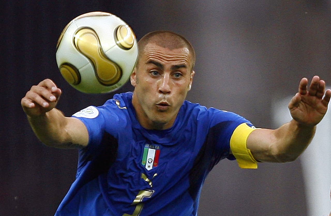 Fabio Cannavaro fue no solo una de las figuras del partido sino del torneo en 2006, capitán de una Italia en la que su coraje era reflejo del equipo.