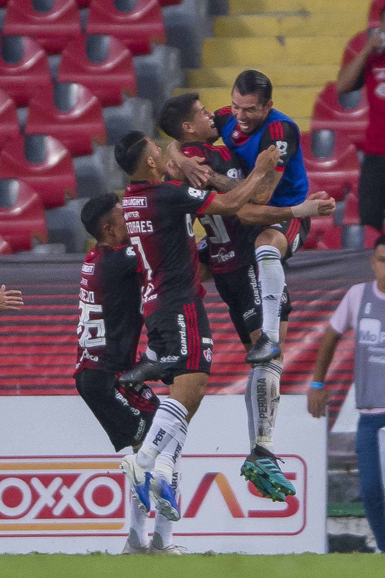 Al minuto 56 cayó el único gol del encuentro por parte del delantero rojinegro Facundo Barcelo quien dsespués abandonó el terreno de juego por lesión.