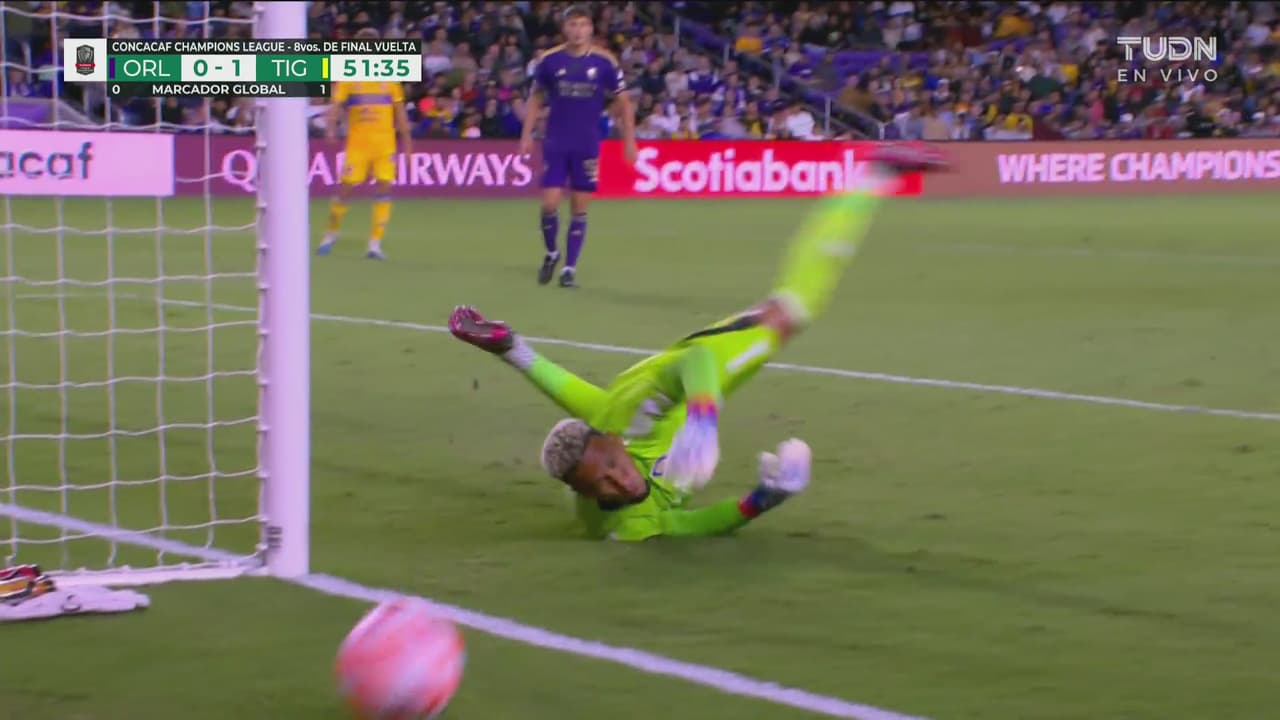 ¡Gran estirada! Carioca saca tiro esquinado y Gallese la desvía