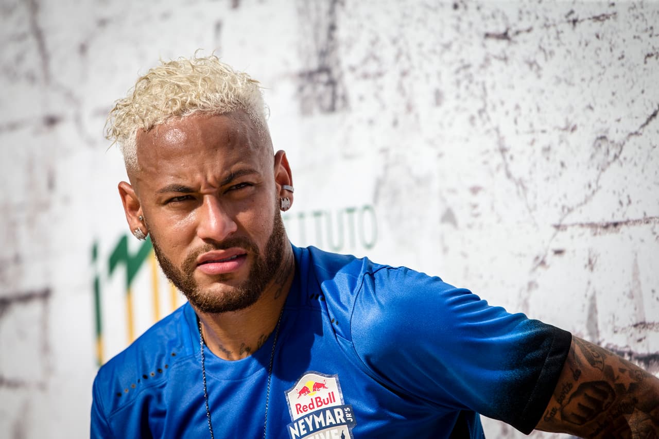 ¿Se queda? Neymar modela con el nuevo uniforme del PSG