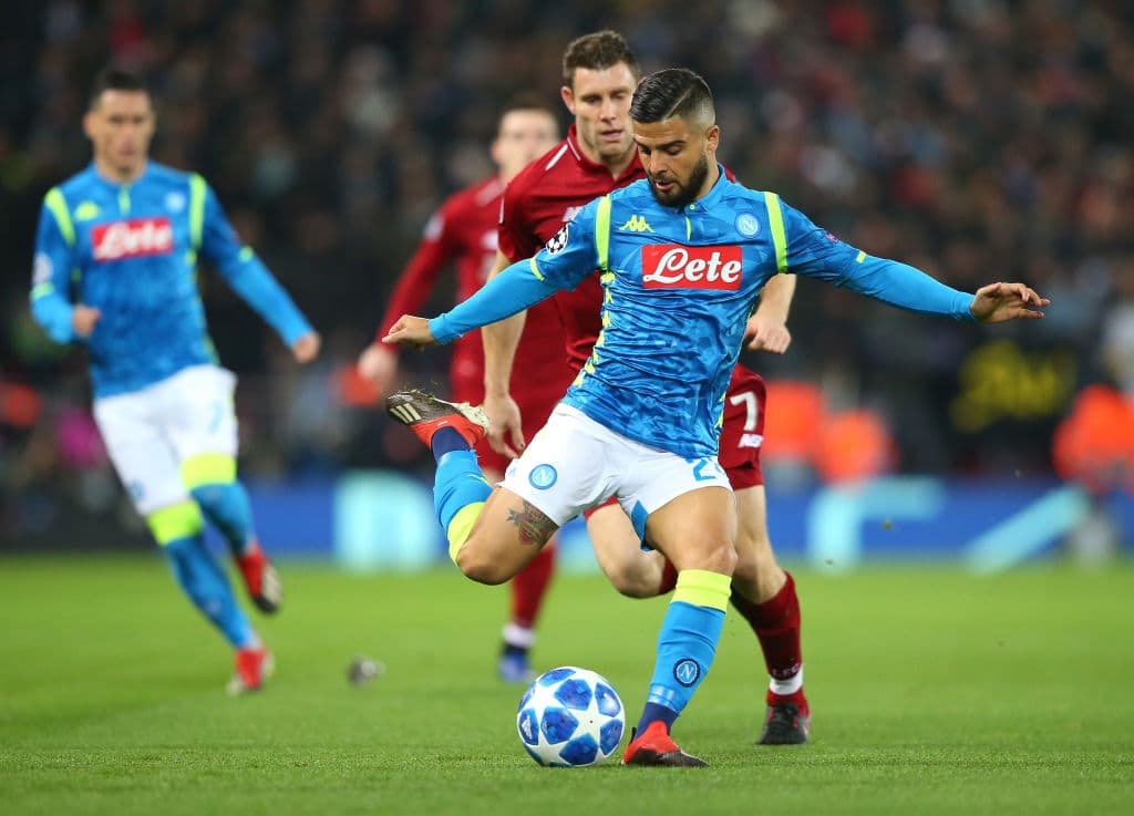 En su primera salida de Anfield, el Liverpool cayó 1-0 ante Napoli, con gol de Lorenzo Insigne (centro).