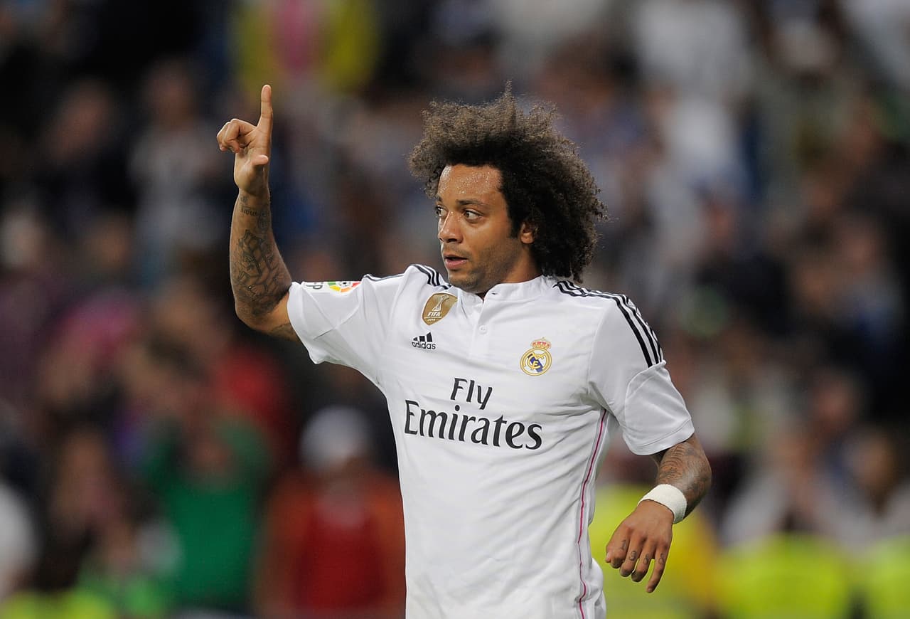 Otro brasileño aparece por el sector defensivo de la izquierda, Marcelo, el jugador del Real Madrid ha cometido errores pero su aporte ofensivo es importante sin olvidar el buen disparo de media distancia que tiene.