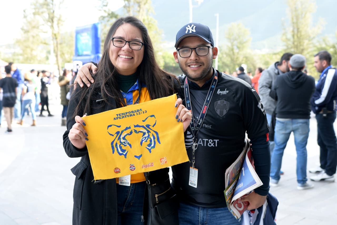 Todo listo para la Gran Final del fútbol mexicano y la afición llegó desde temprano para apoyar a su equipo con sombreros, maquillaje, banderas y mucha pasión.