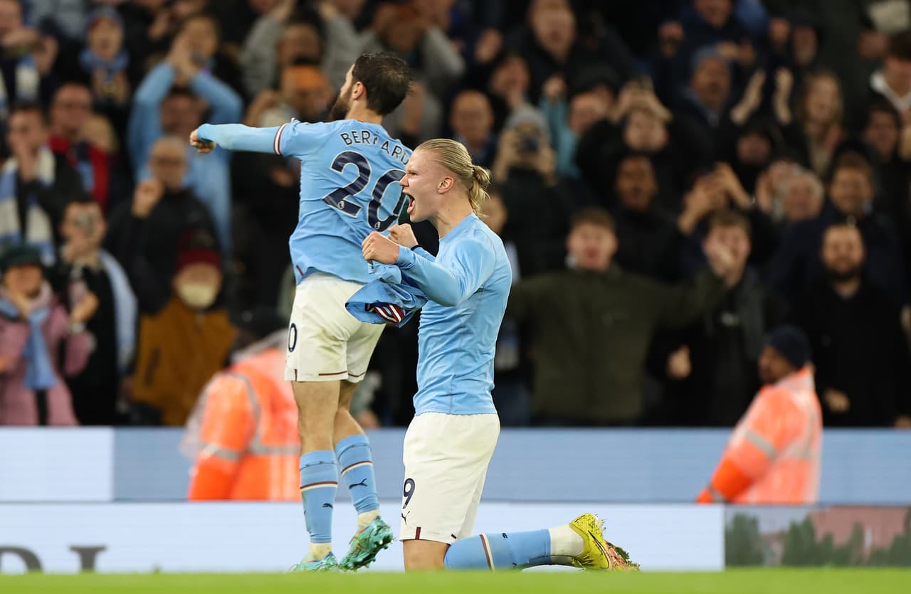 Manchester City sufrió la expulsión de Joao Cancelo (26’), pero venció 2-1 al Fulham con goles de Julián Álvarez (17’) y Erling Haaland (90+5’) en el Etihad Stadium.