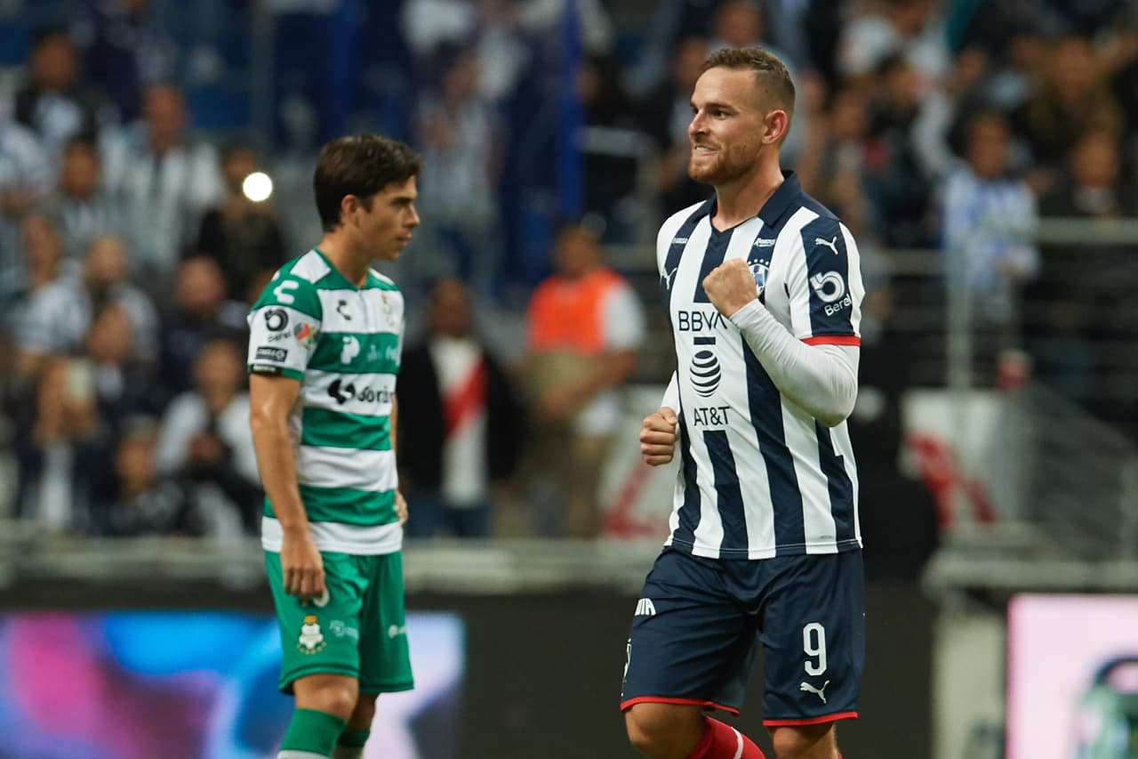 El delantero holandés puso uno de los tantos con los que golearon al cuadro lagunero.