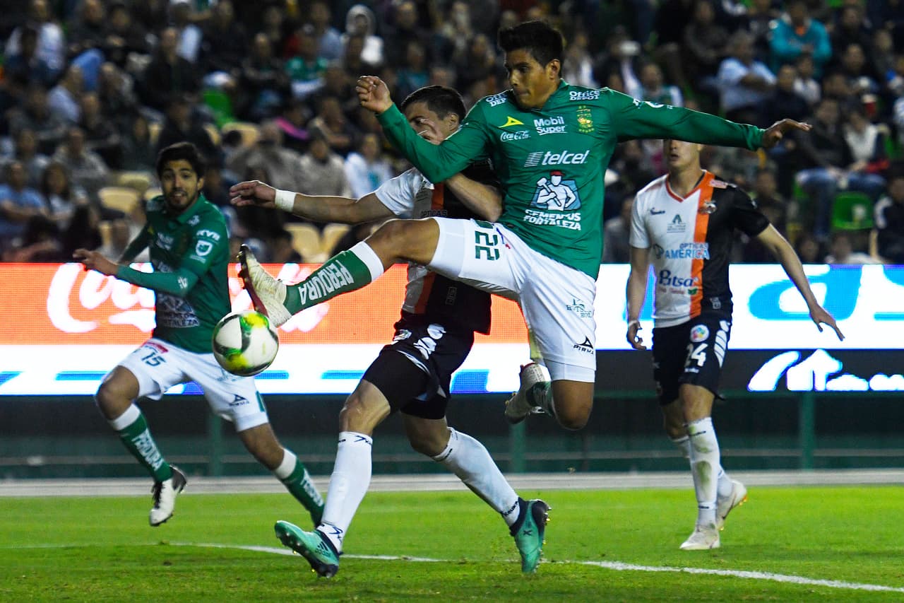 Los Esmeraldas tuvieron el resto del cotejo e incluso cuatro minutos de tiempo añadido pero nunca pudieron generar una de gol para empatar el partido en que lució mejor la visita.