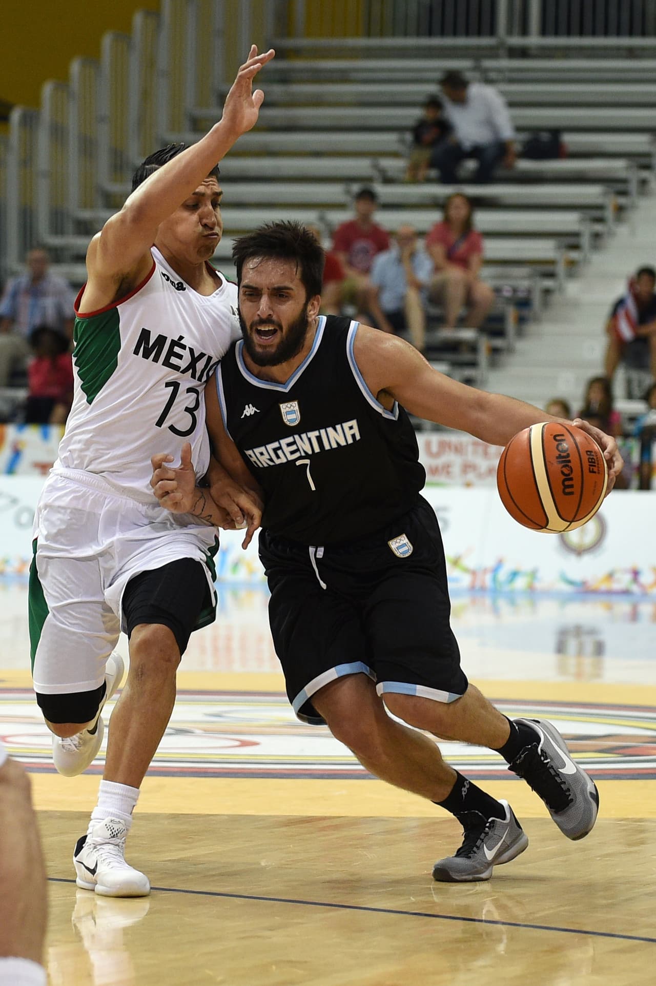 México dilapidó una amplia ventaja en el último periodo. Argentina tampoco cuidó una delantera que parecía suficiente en la prórroga. Y el resultado fue un partido intenso y dramático en la primera jornada del básquetbol masculino en los Juegos Panamericanos.