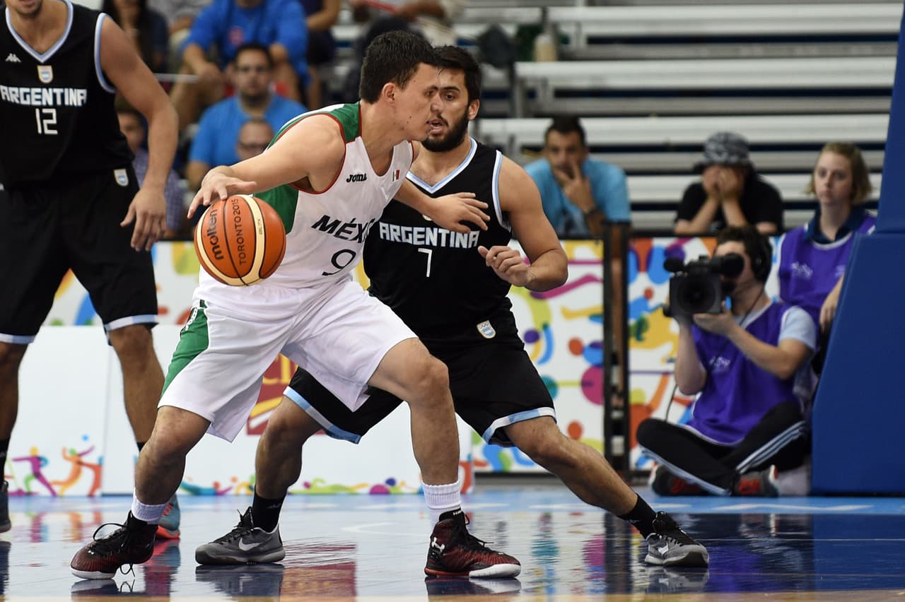 Héctor Hernández anotó 19 puntos y Gabriel Girón contribuyó con 15 para la victoria de México, que ganaba por 19 puntos (70-51) a ocho minutos de que concluyera el cuarto periodo.